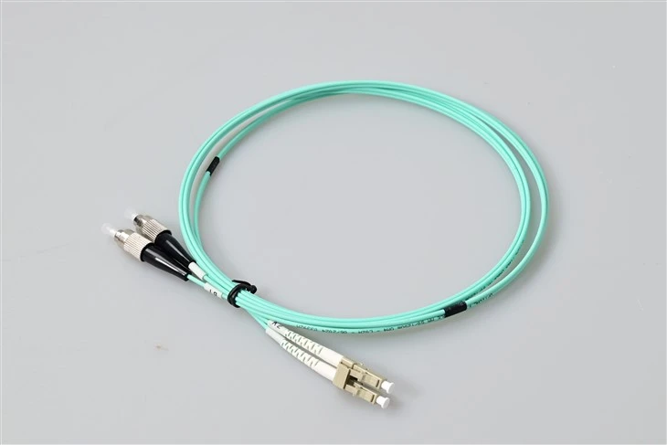 LC UPC σε FC UPC OM3 Multimode Duplex Patch Cable – G657A1 Bend Insensitive, 10mm Ελάχ. Ακτίνα κάμψης, 2,0 mm LSZH